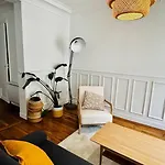Charming Flat In Montmartre