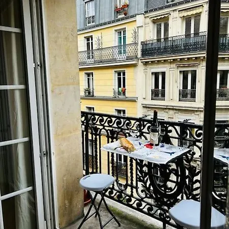 Charming Flat In Montmartre *